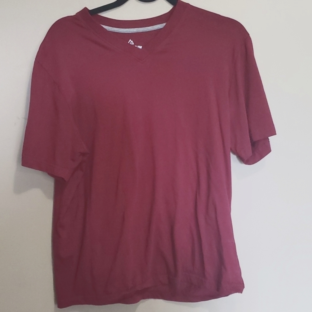 Mountain ridge tshirt size medium